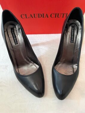 Claudia Ciuti Black Leather Pointed-Toe Pumps
